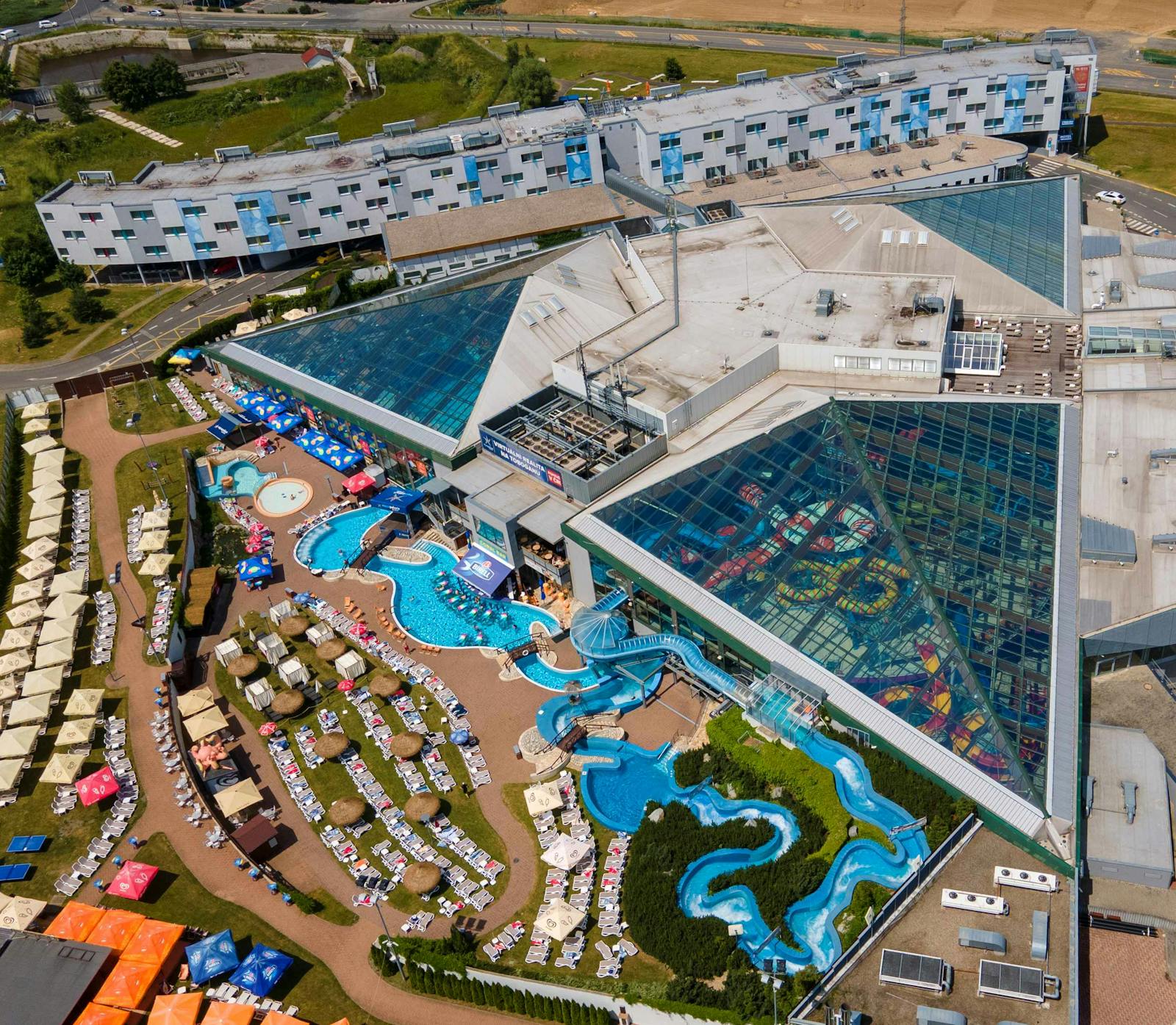 Aquapalace 玻璃屋顶航拍图